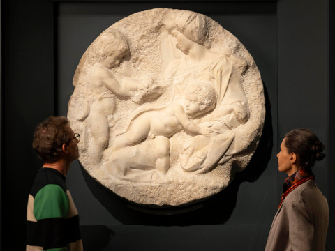 Installation view of ‘Michelangelo, Leonardo, Raphael: Florence, c. 1504’ at the Royal Academy of Arts, London, 9 November 2024 - 16 February 2025, showing ‘The Virgin and Child with the Infant St John the Baptist’ (The 'Taddei Tondo') by Michelangelo Buo