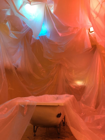 Louisa Karayiannis, Bathroom