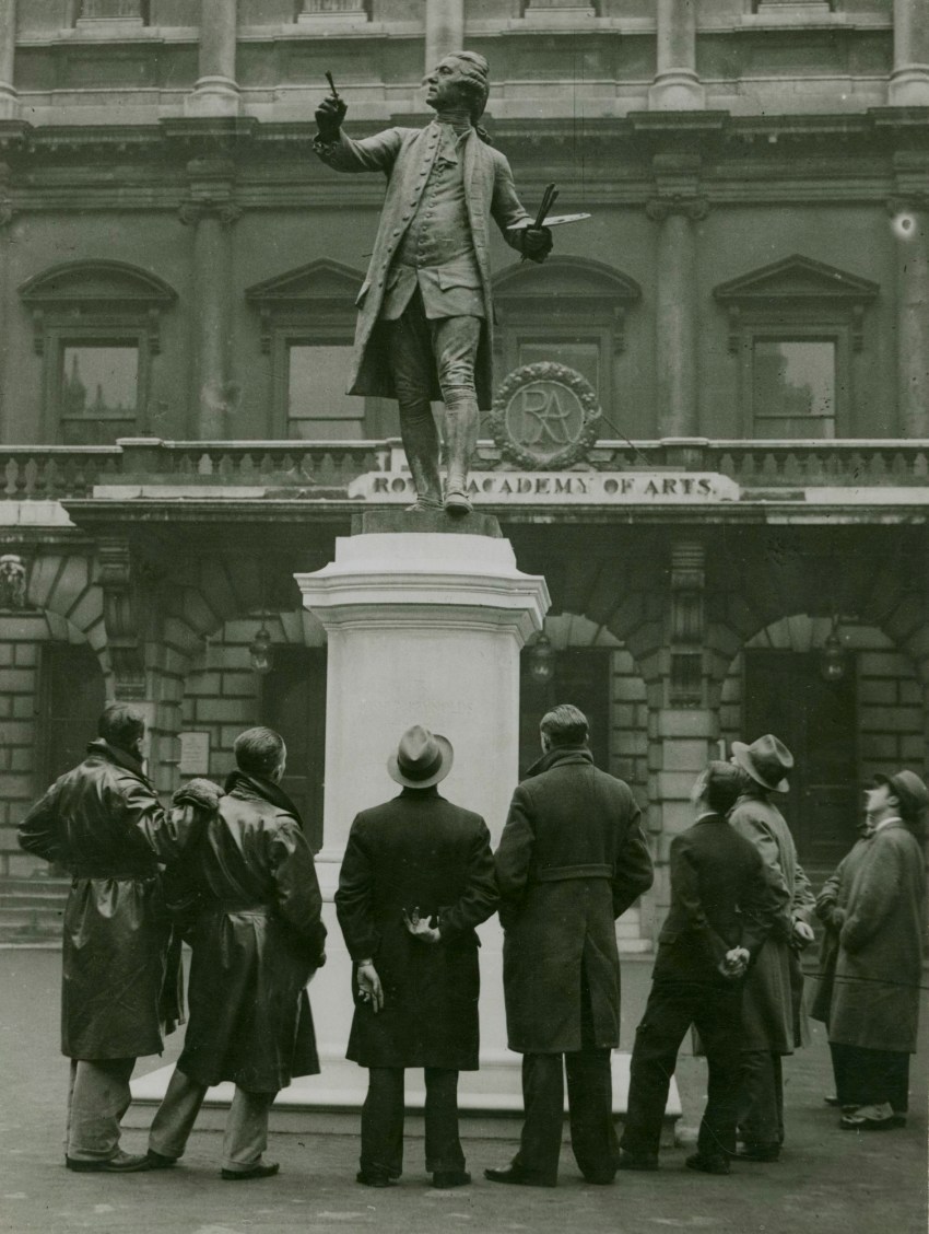 Unidentified photographer, Alfred Drury's statue of Sir Joshua Reynolds PRA shortly after its installation.
